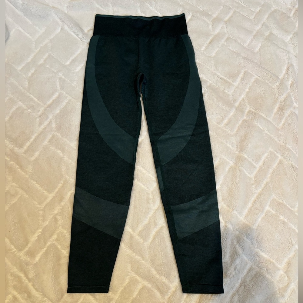 Women's Pink Leggings - hunter green Worn 1x Size Medium (but not tag) - Picture 7 of 9